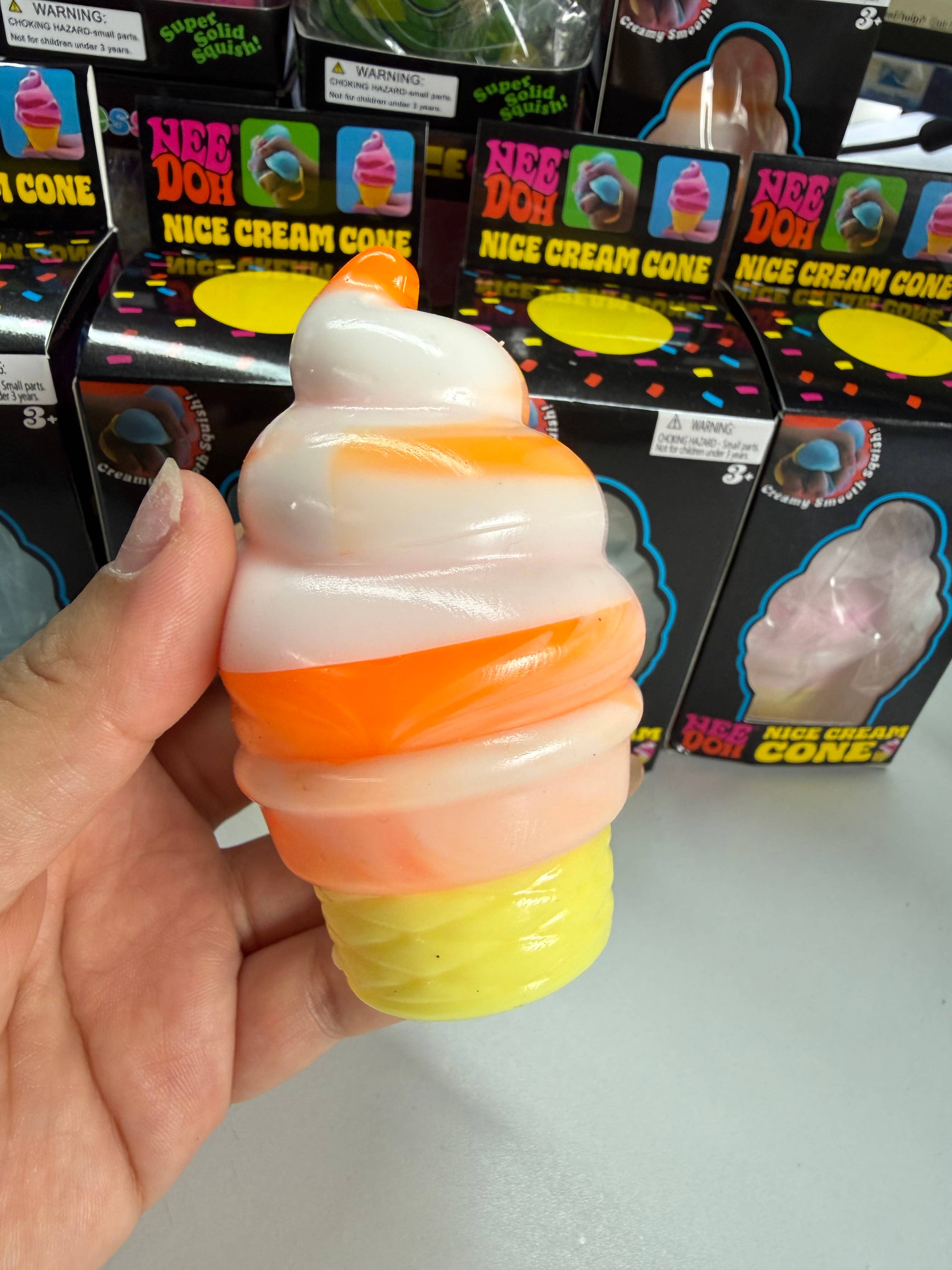 Ice pop / Ice cream come squishy fidget toy-no brand