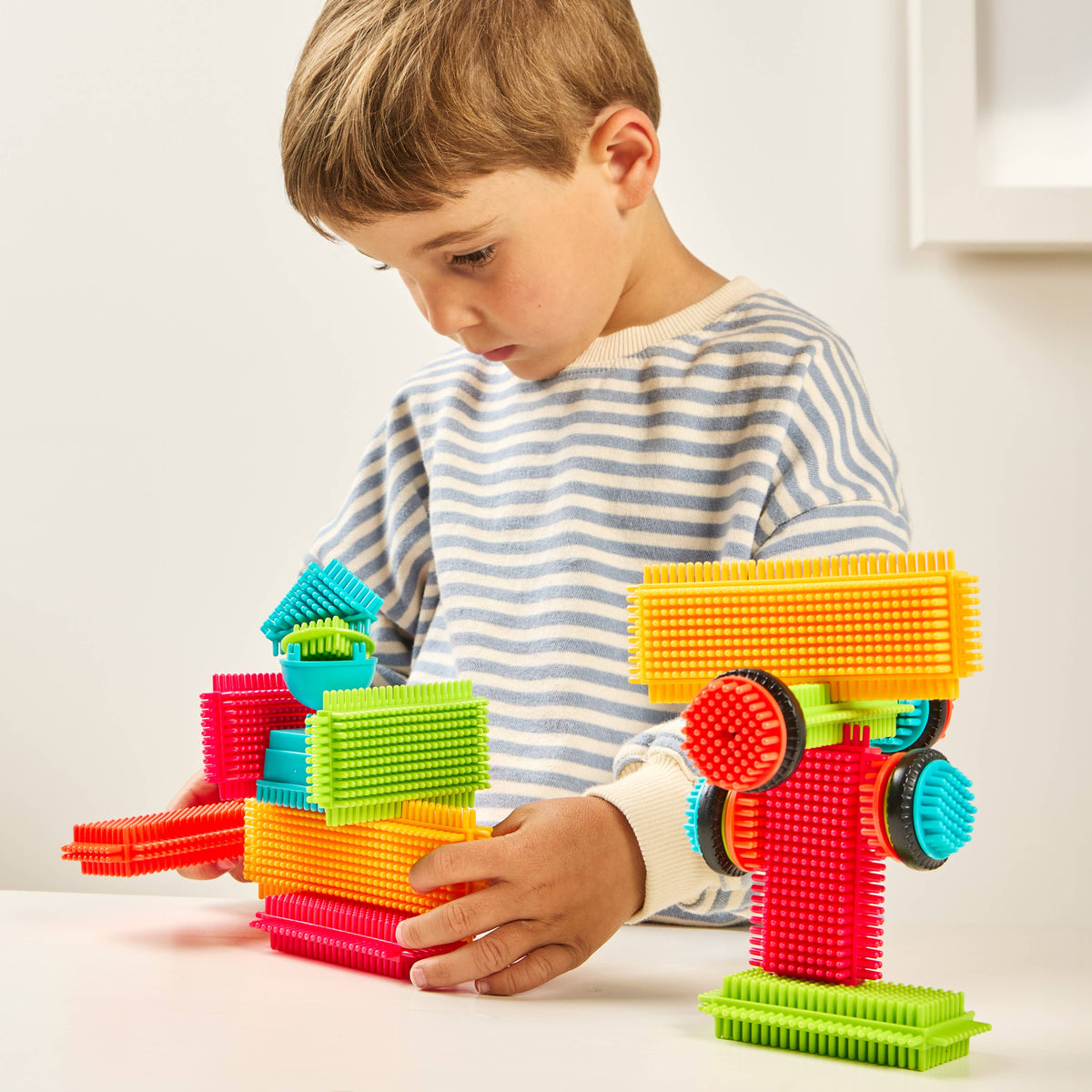 Pegy Bricks Interlocking Building Set: ALL ON BOARD