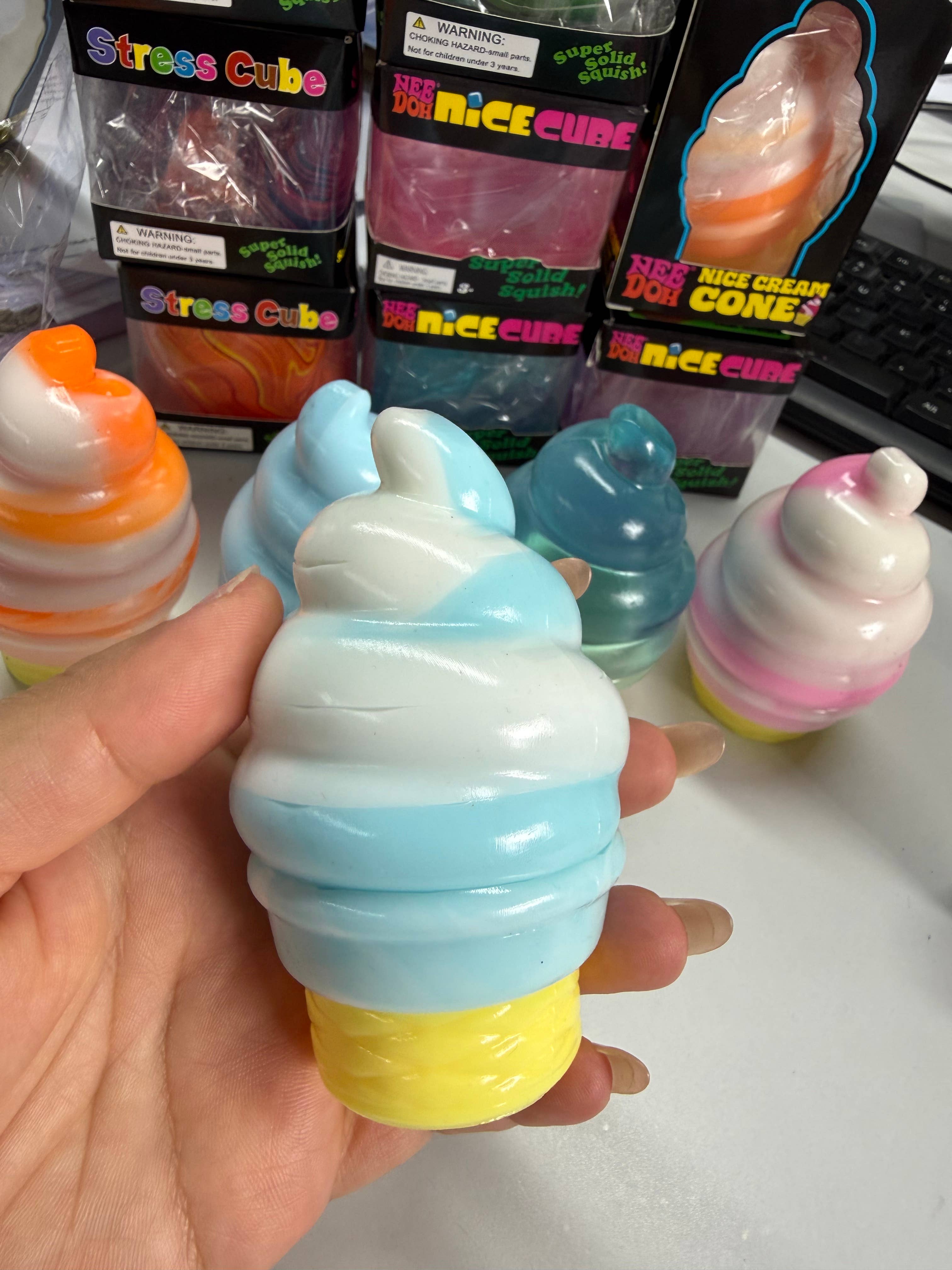 Ice pop / Ice cream come squishy fidget toy-no brand