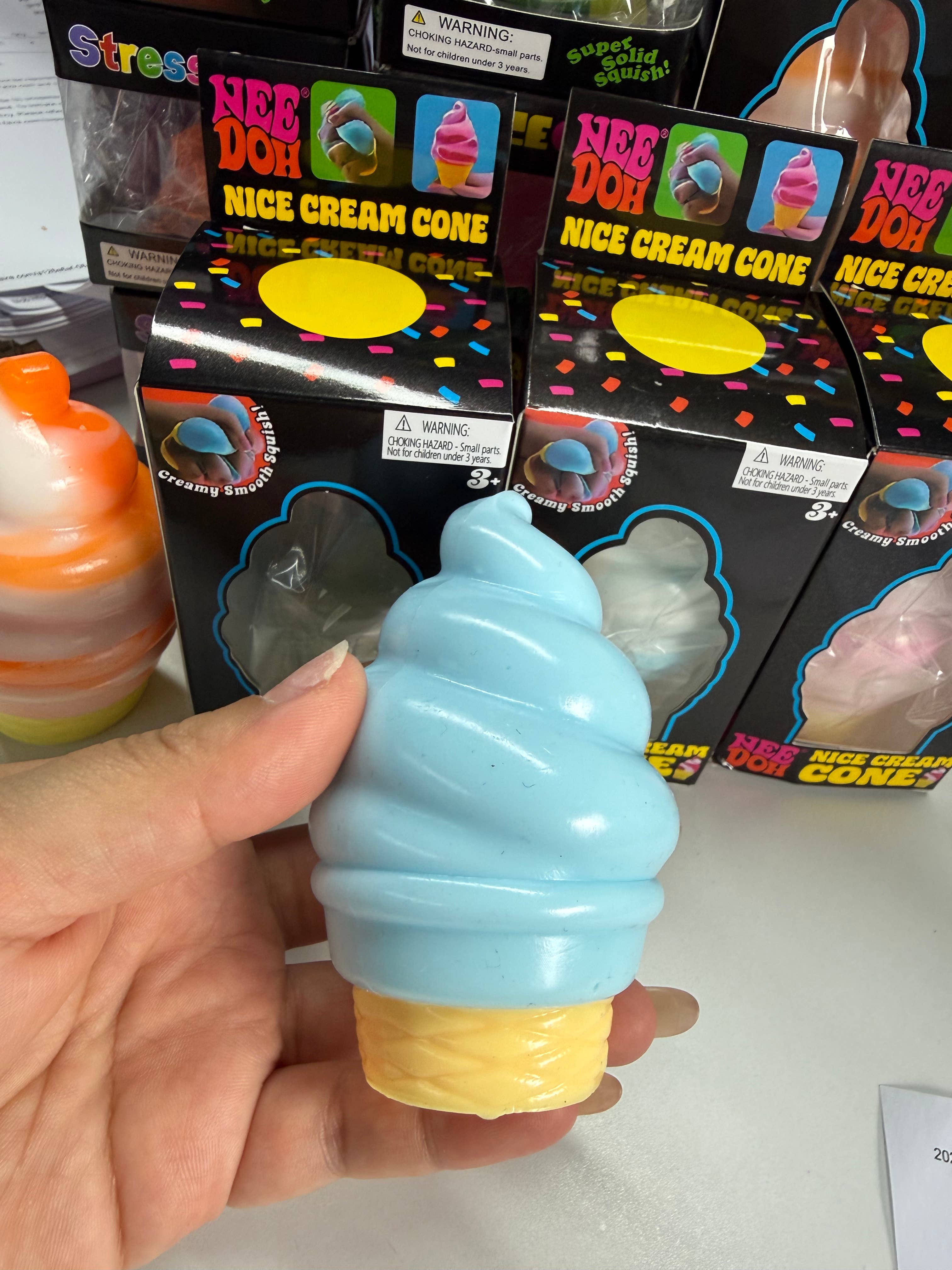 Ice pop / Ice cream come squishy fidget toy-no brand