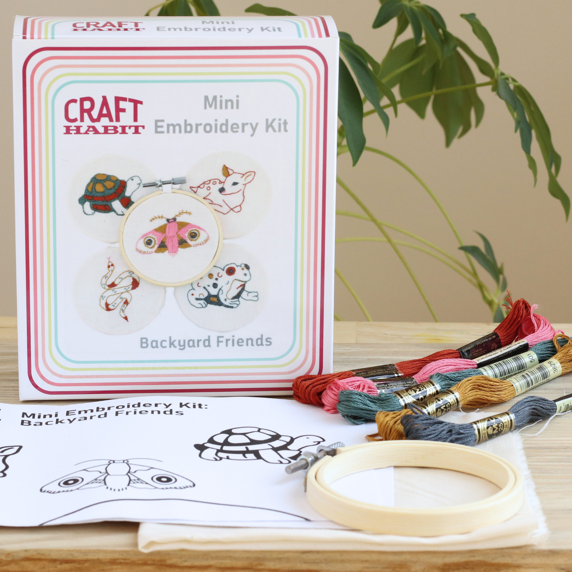 Backyard Friends Mini Embroidery Kit