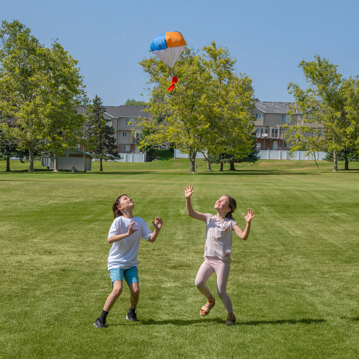 Djubi Parashoot - Outdoor Solo Launching Toy for Kids!