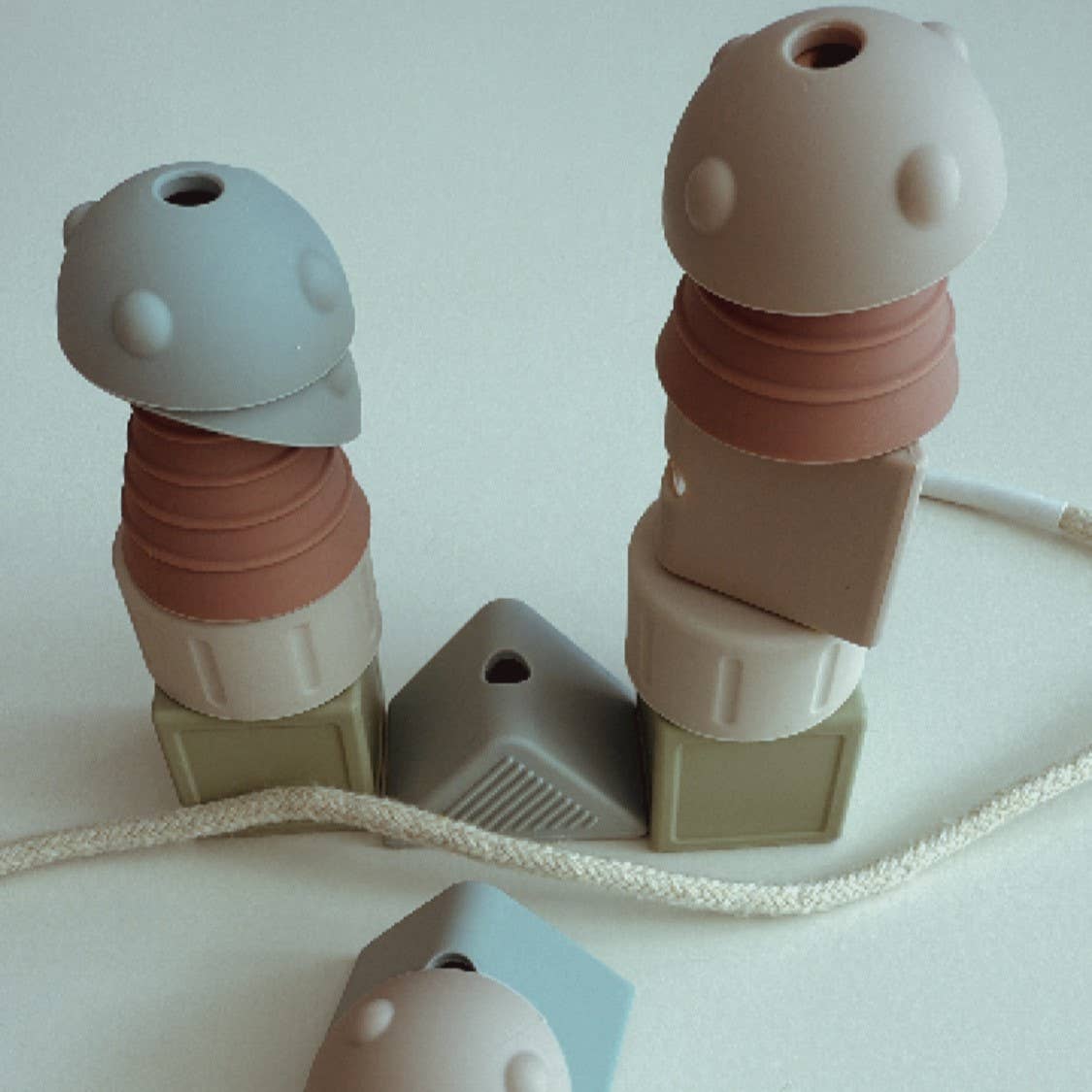 Ali+Oli Montessori Lacing Toy – 14 Soft Color Silicone Beads